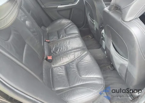 2013 Volvo S60 T6/T6 Platinum/T6 Premier Plus/T6 R-Design/T6 R-Design Platinum z USA, uszkodzony, nr VIN YV1902FHXD2176509